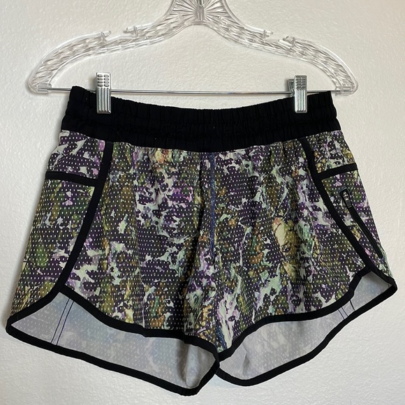 Lululemon tracker shorts - Picture 2 of 14